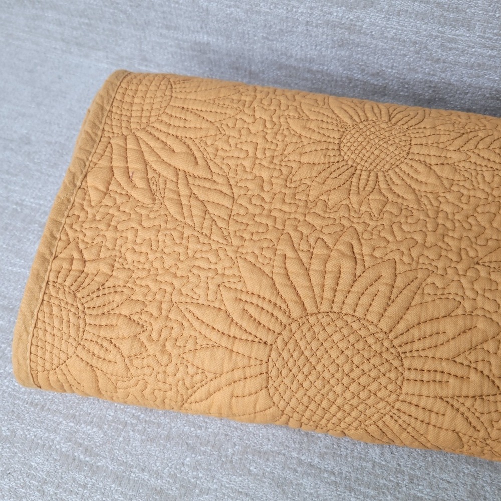 Tommy Bahama Gold Sunflowers Quilted Gorgeous Table Runner 72" x 14.5" - Picture 10 of 10